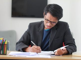 Kuliah Administrasi Bisnis Sambil Kerja