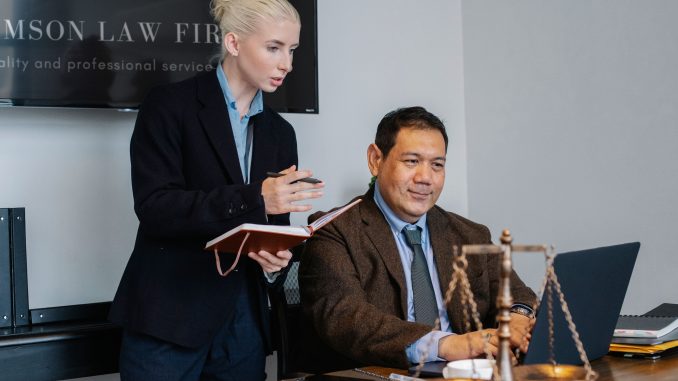 Kuliah Sambil Kerjadi di Jurusan Hukum